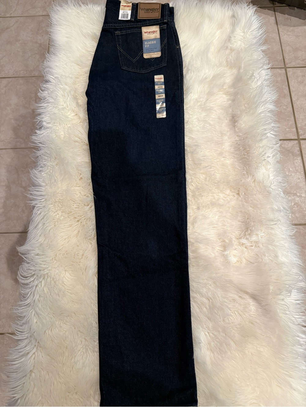 Wrangler Straight Leg Jeans in Dark Indigo Classic Fit